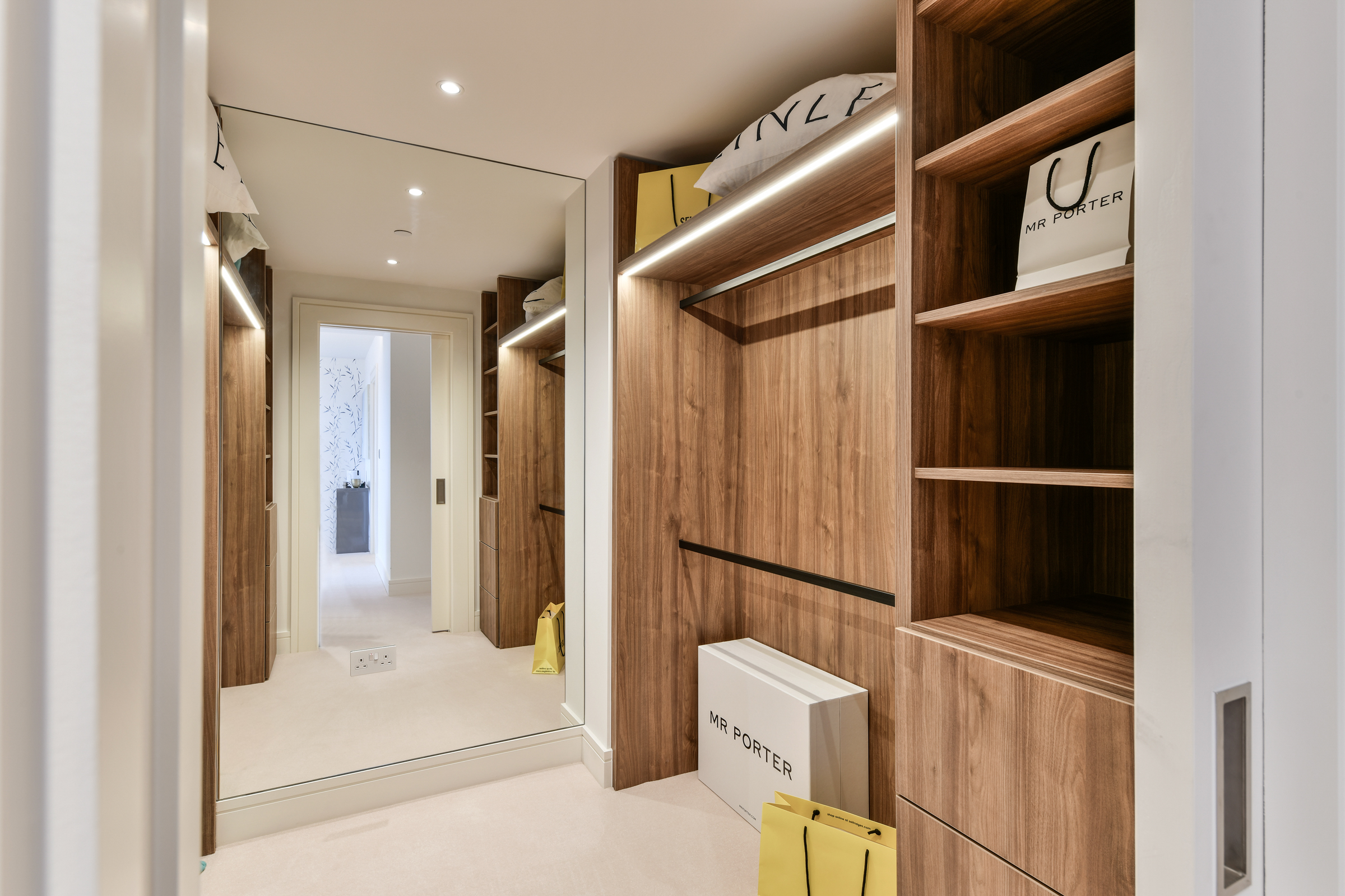  A light-filled three-bedroom apartment with three balconies in Chelsea Creek - 物件實景