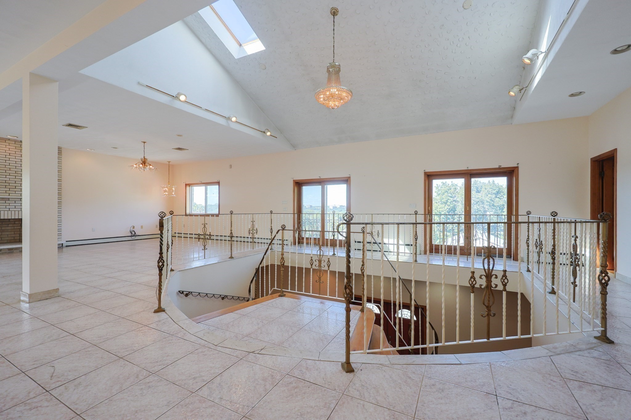 Revere, Massachusetts, 02151, United States, 4 Bedrooms Bedrooms, ,2 BathroomsBathrooms,Residential,For Sale,1934977