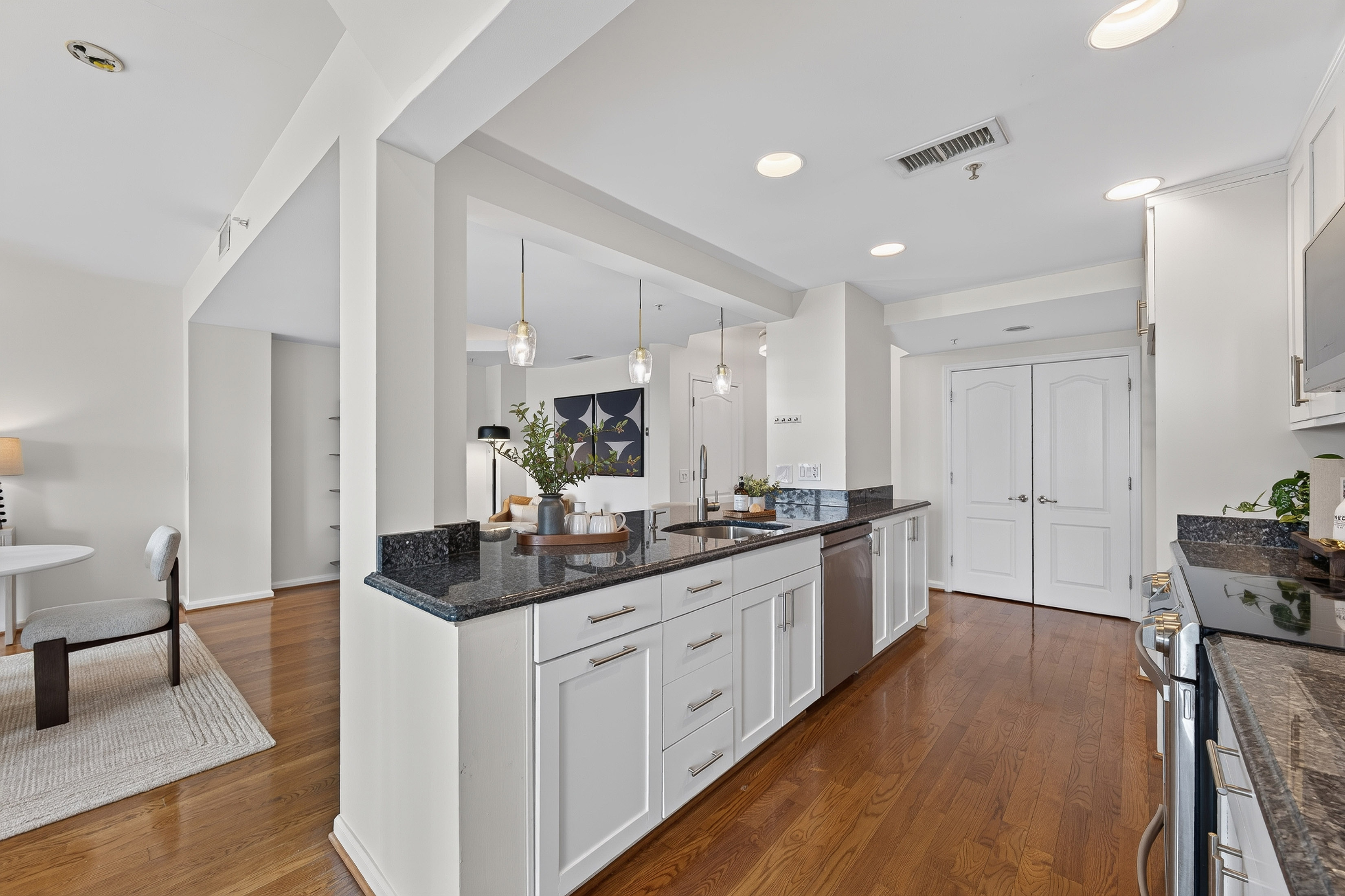  Welcome to Unit 2150 at The Oaks at Buckhead - 物件實景