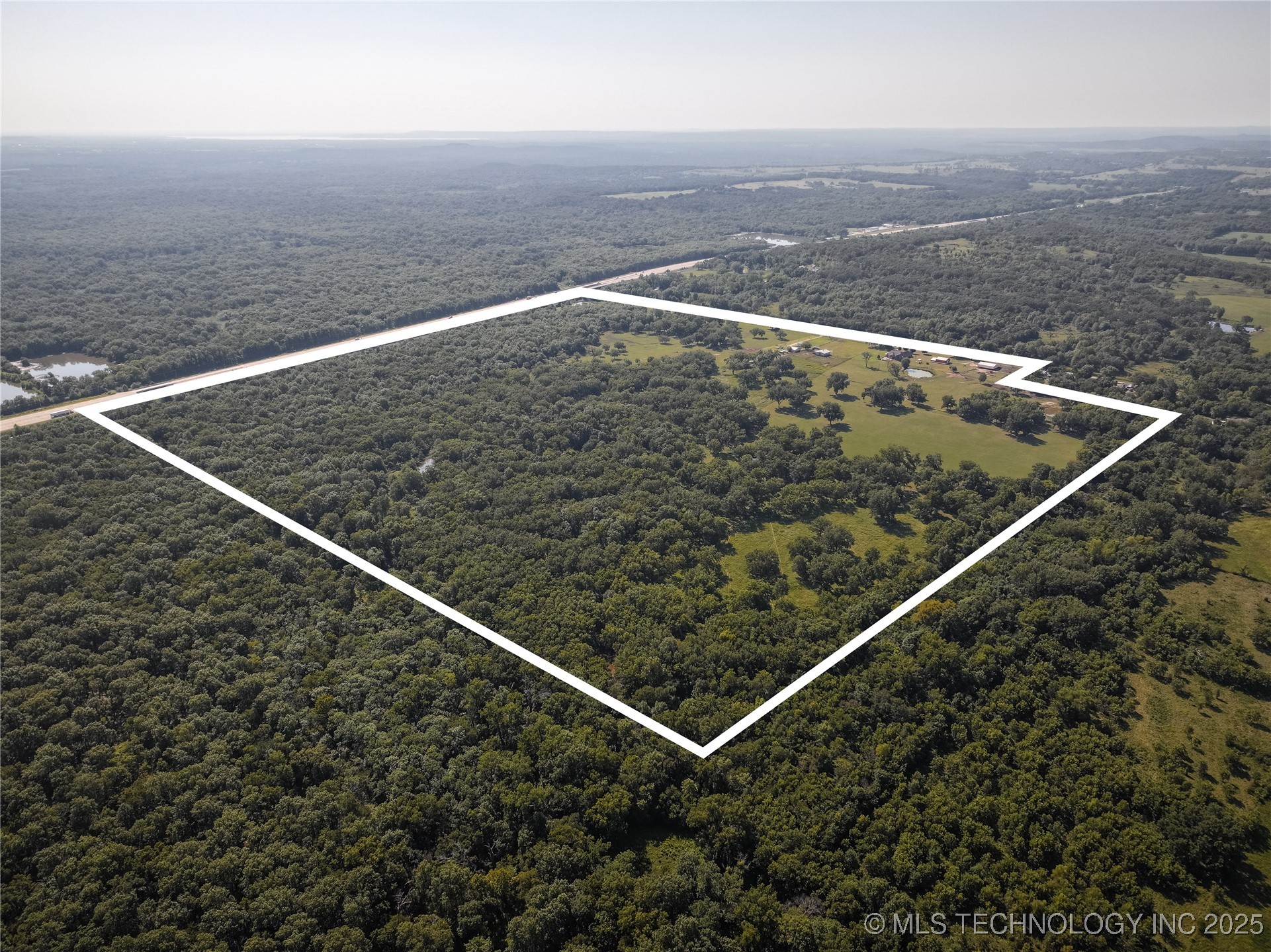 Henryetta, Oklahoma, 74437, United States, 4 Bedrooms Bedrooms, ,4 BathroomsBathrooms,Residential,For Sale,1927120