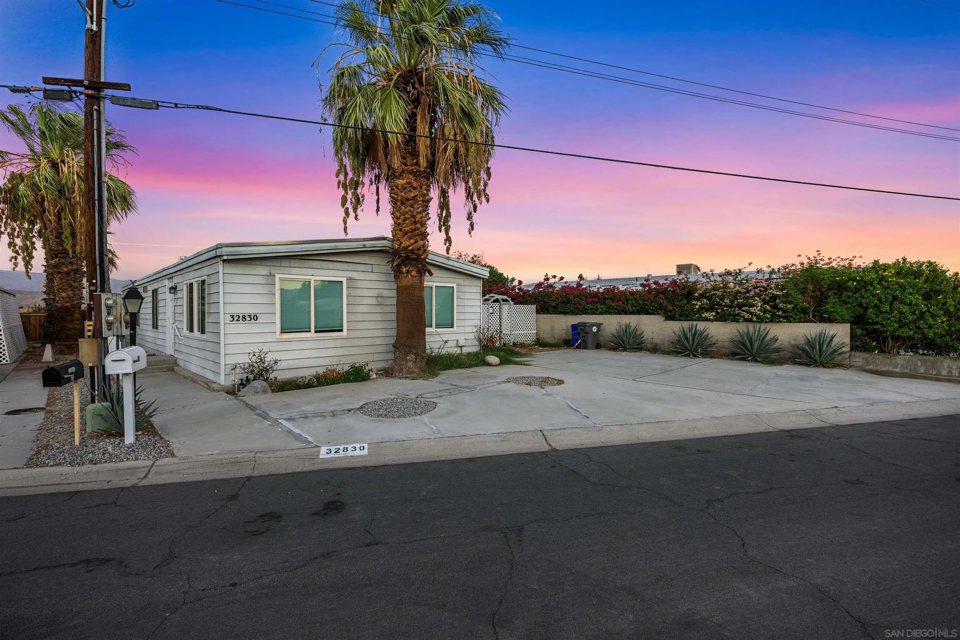 Guadalajara Dr, Thousand Palms, CA 92276
