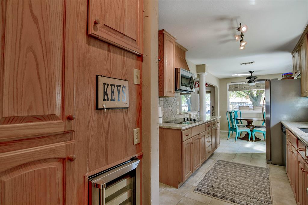 Granbury, Texas, 76049, United States, 3 Bedrooms Bedrooms, ,2 BathroomsBathrooms,Residential,For Sale,1984180