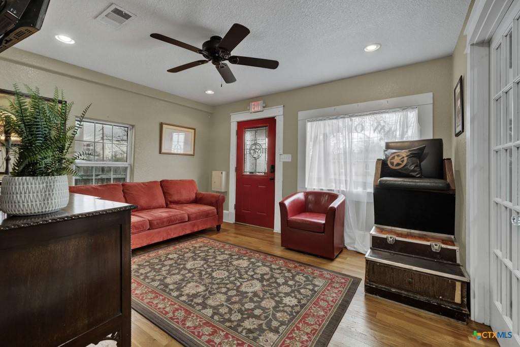 San Marcos, Texas, 78666, United States, 5 Bedrooms Bedrooms, ,1 BathroomBathrooms,Residential,For Sale,1944829