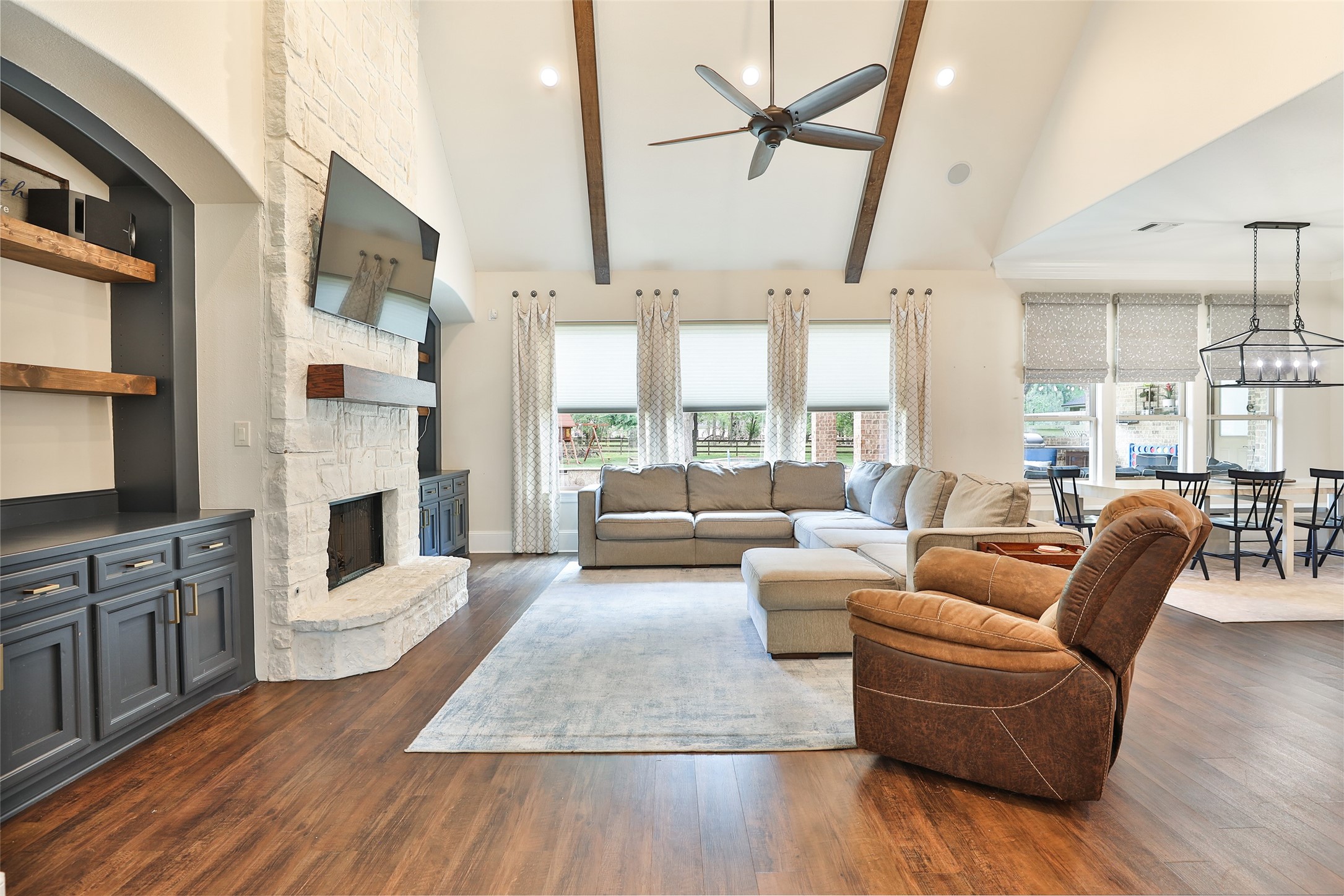  3422 Woodbine Drive - 物件實景