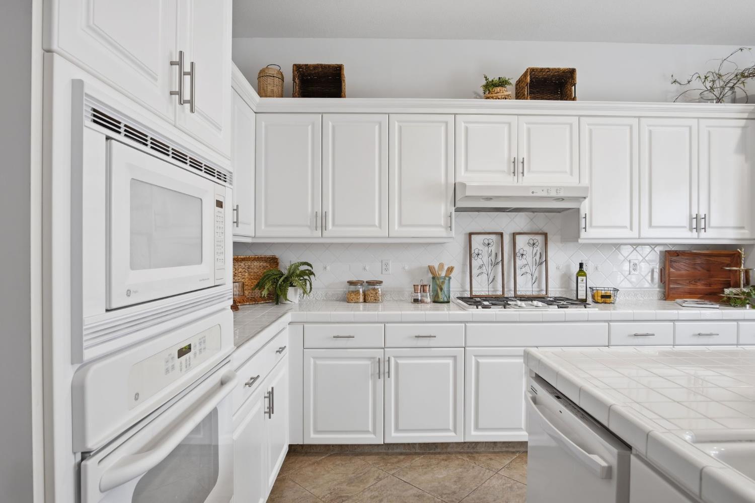 Oakdale, California, 95361, United States, 3 Bedrooms Bedrooms, ,3 BathroomsBathrooms,Residential,For Sale,2007745