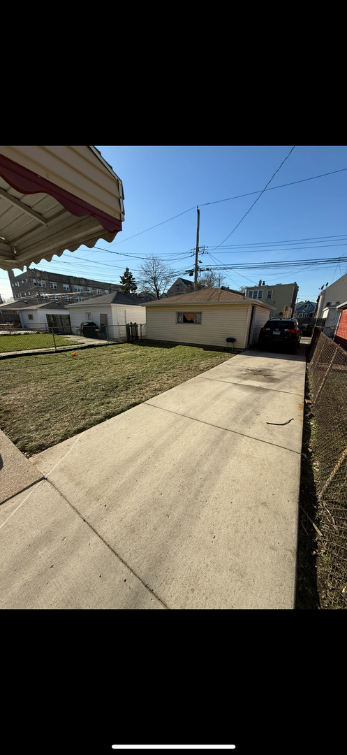 Chicago, Illinois, 60625, United States, 6 Bedrooms Bedrooms, ,Residential,For Sale,2006244