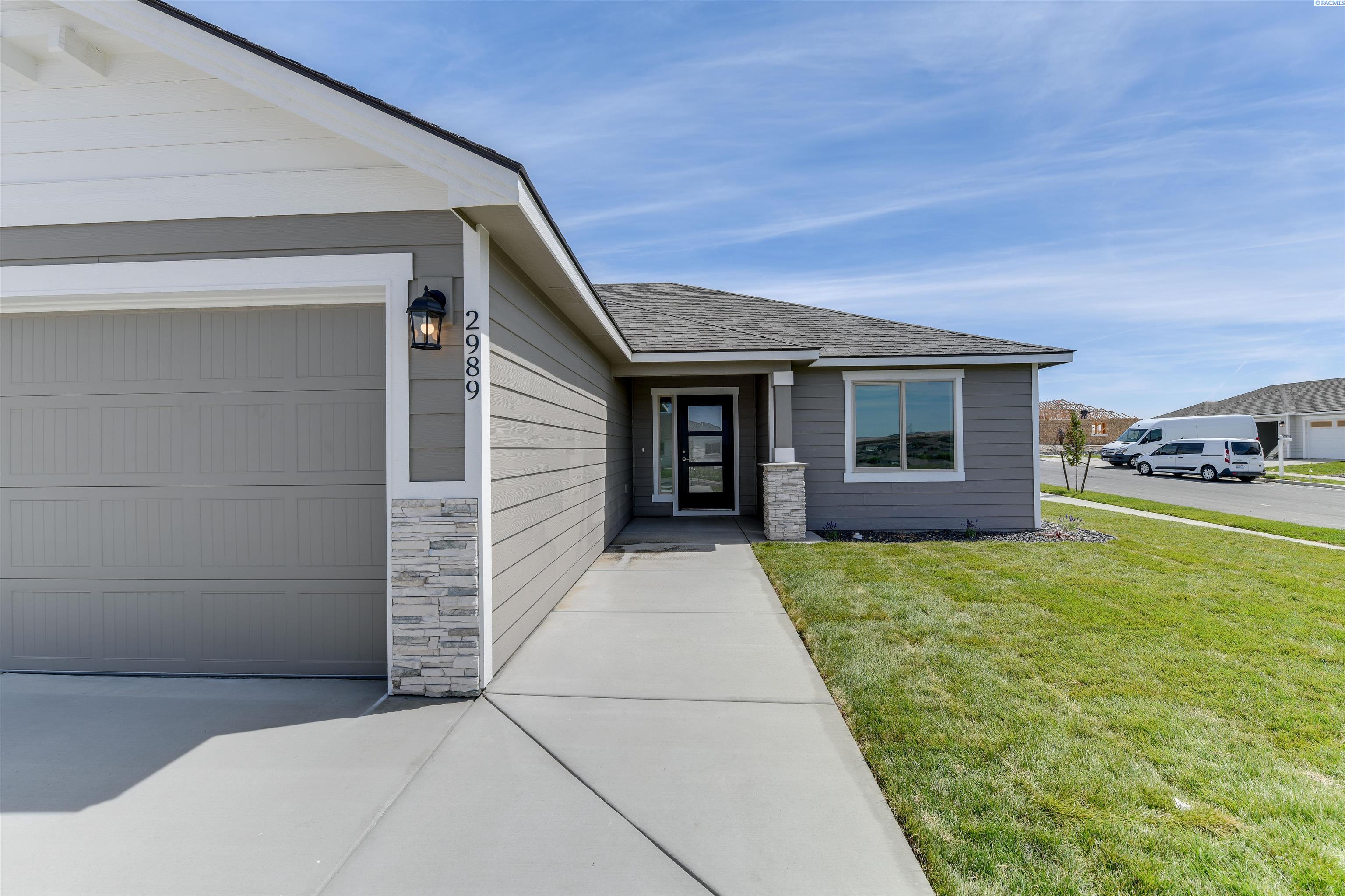 Kennewick, Washington, 99338, United States, 3 Bedrooms Bedrooms, ,1 BathroomBathrooms,Residential,For Sale,1901693