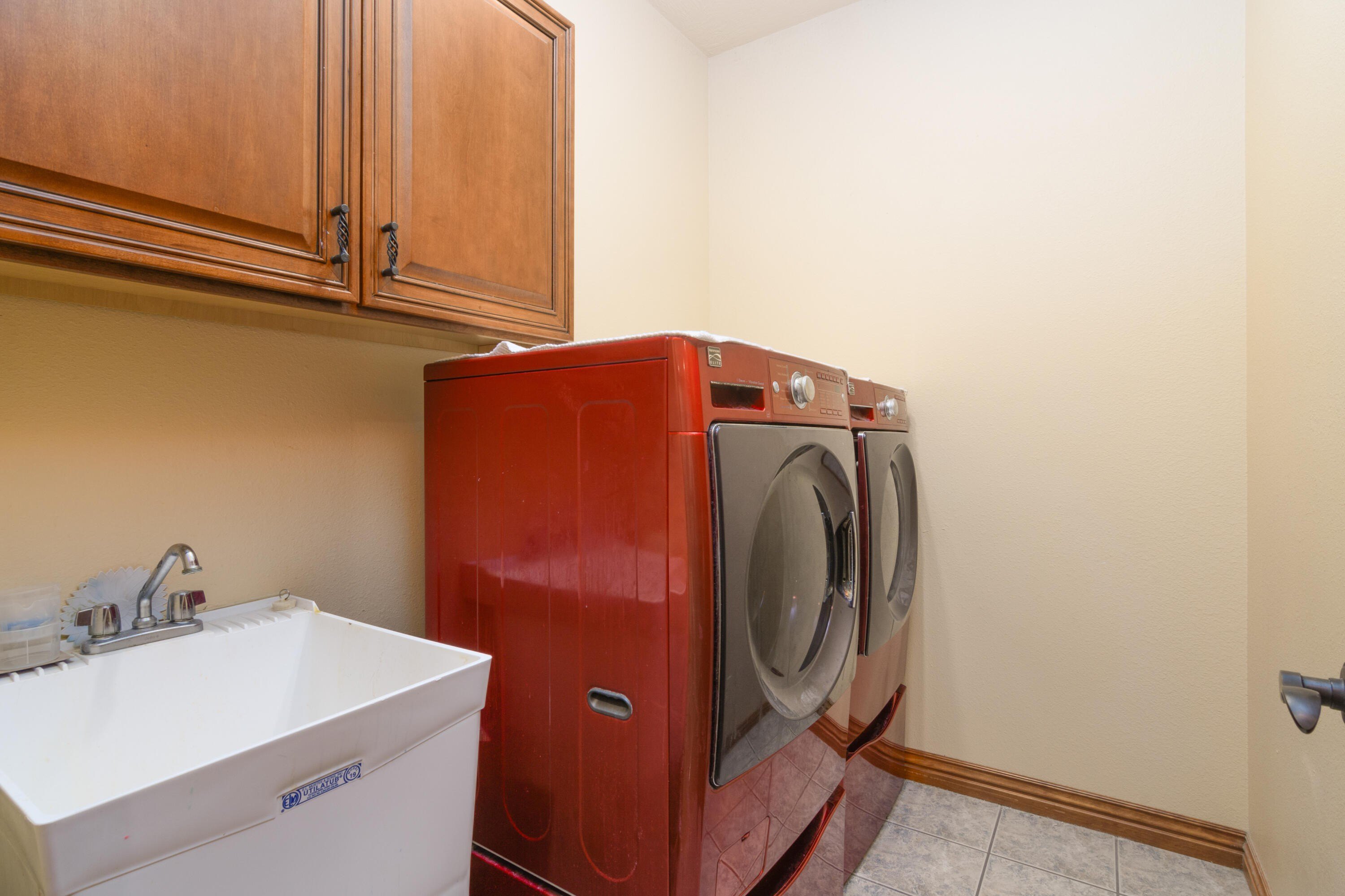 Walnut Shade, Missouri, 65771, United States, 6 Bedrooms Bedrooms, ,5 BathroomsBathrooms,Residential,For Sale,1975828