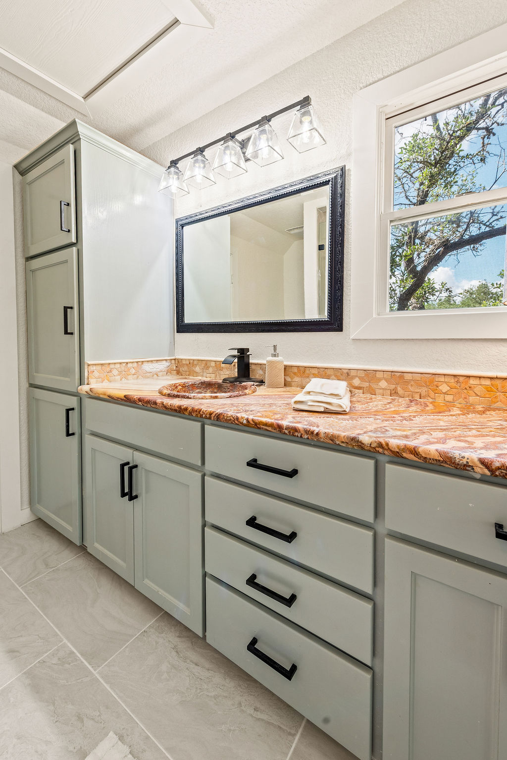 Wimberley, Texas, 78676, United States, 2 Bedrooms Bedrooms, ,2 BathroomsBathrooms,Residential,For Sale,1942649