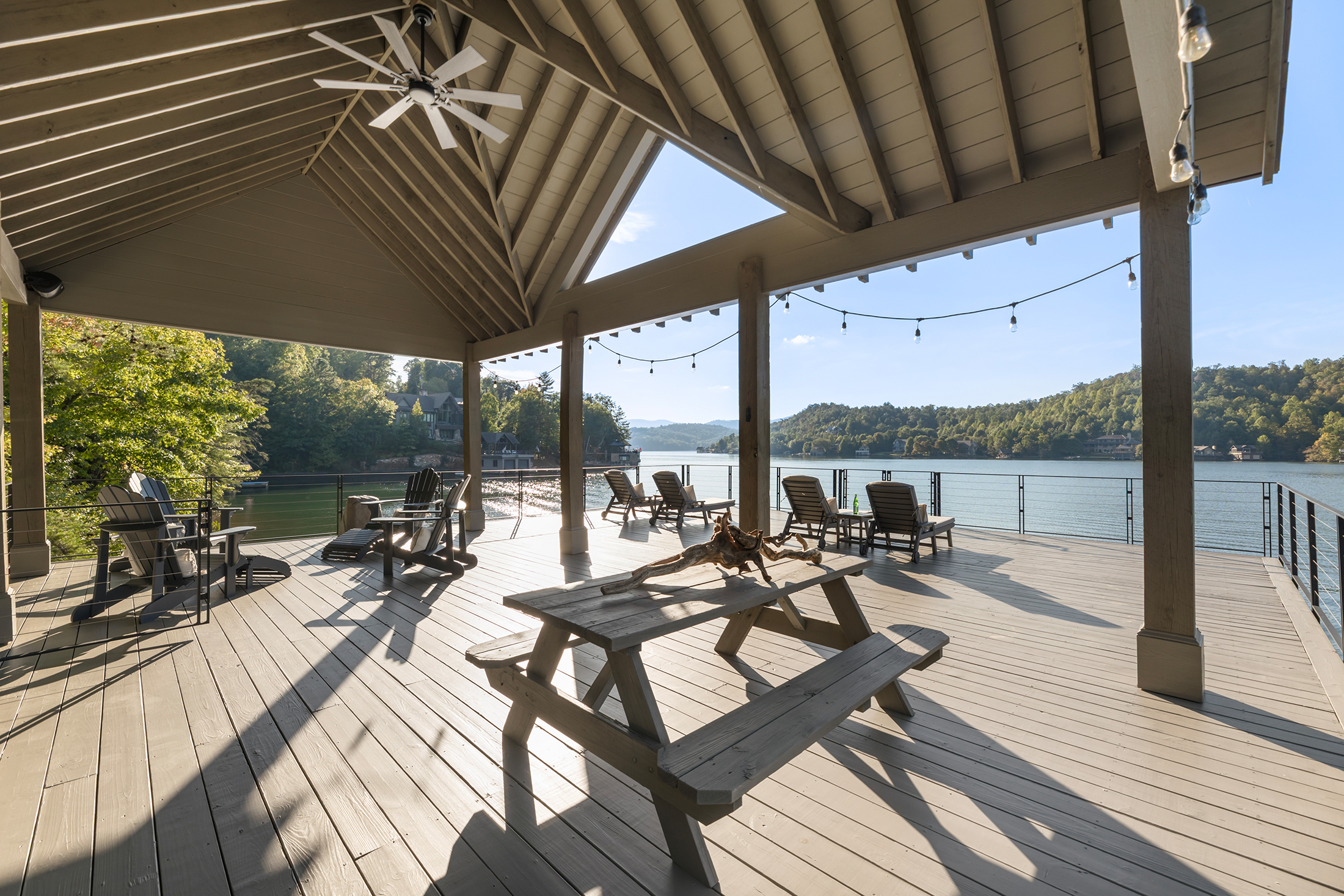  Breathtaking Lake Burton Views from an Exceptional Custom Lakehouse - 物件實景