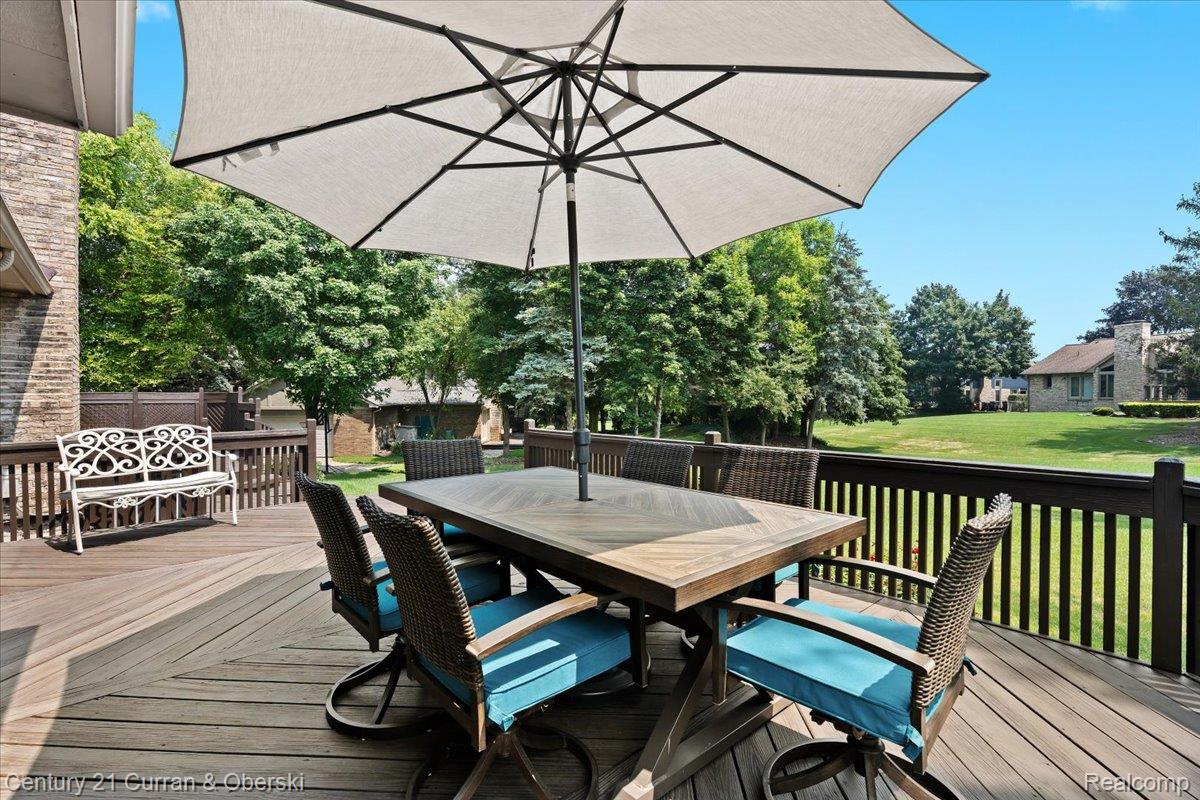 Northville, Michigan, 48168, United States, 3 Bedrooms Bedrooms, ,4 BathroomsBathrooms,Residential,For Sale,1921714
