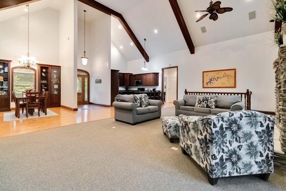 Burnside, Kentucky, 42519, United States, 5 Bedrooms Bedrooms, ,4 BathroomsBathrooms,Residential,For Sale,1978974