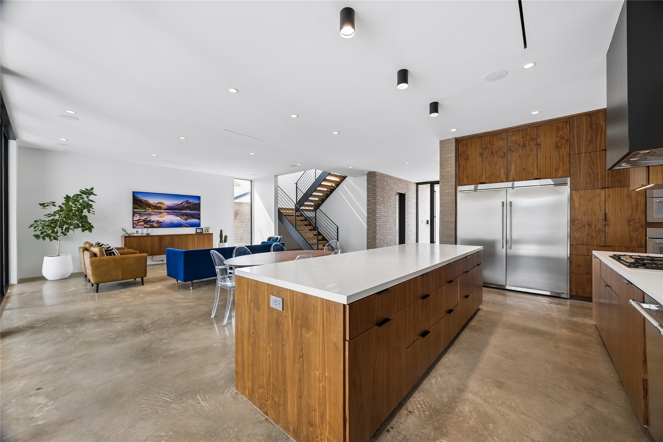  1726 Viking Drive - 物件實景