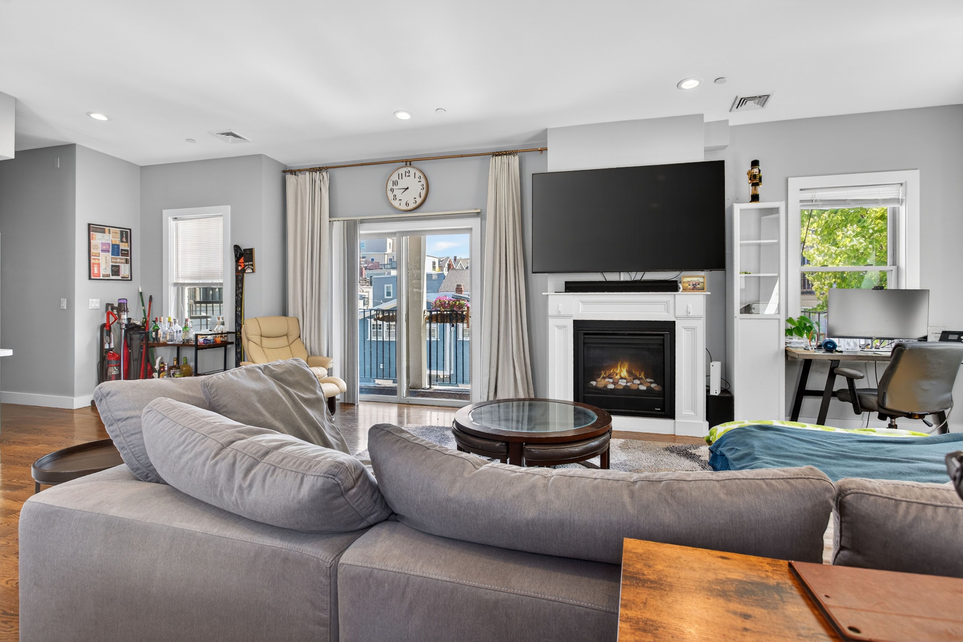  349 Silver Street, Unit 3, Boston, MA, 02127 - 物件實景