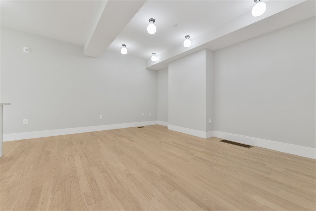 Boston, Massachusetts, 02128, United States, 2 Bedrooms Bedrooms, ,2 BathroomsBathrooms,Residential,For Sale,1871020