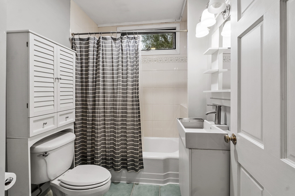 Beverly, Massachusetts, 01915, United States, 4 Bedrooms Bedrooms, ,3 BathroomsBathrooms,Residential,For Sale,1987739