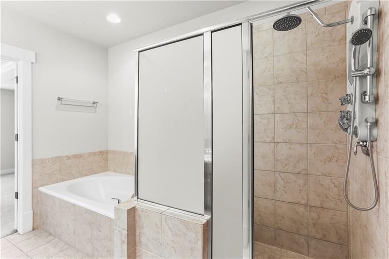 Atlanta, Georgia, 30339, United States, 4 Bedrooms Bedrooms, ,5 BathroomsBathrooms,Residential,For Sale,1760221
