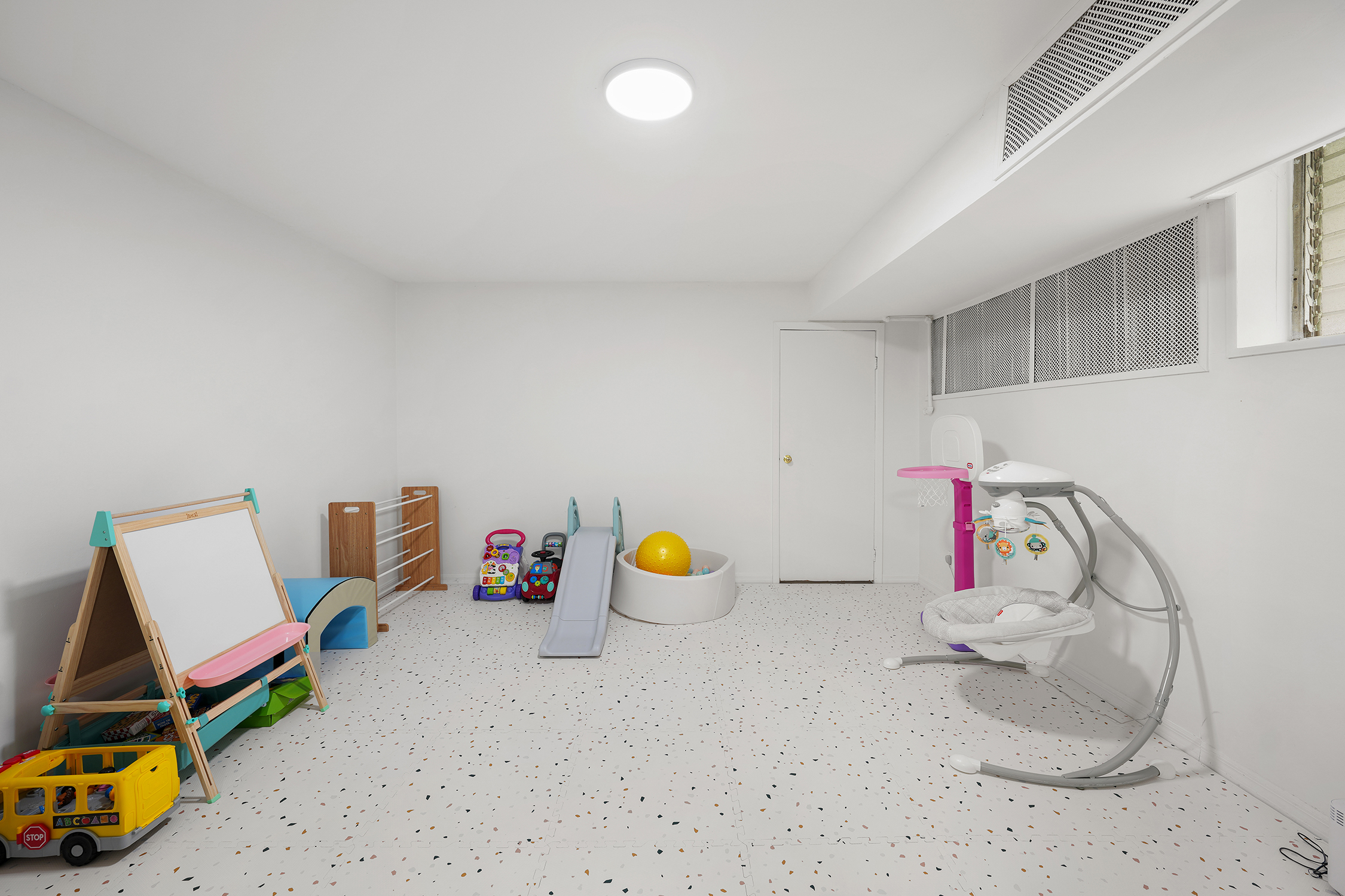 Brooklyn, New York, 11230, United States, 4 Bedrooms Bedrooms, ,4 BathroomsBathrooms,Residential,For Sale,1981094