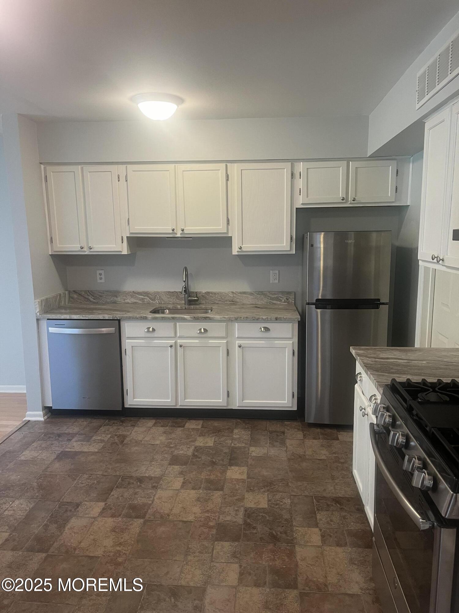 Eatontown, New Jersey, 07724, United States, 2 Bedrooms Bedrooms, ,2 BathroomsBathrooms,Residential,For Sale,1947045