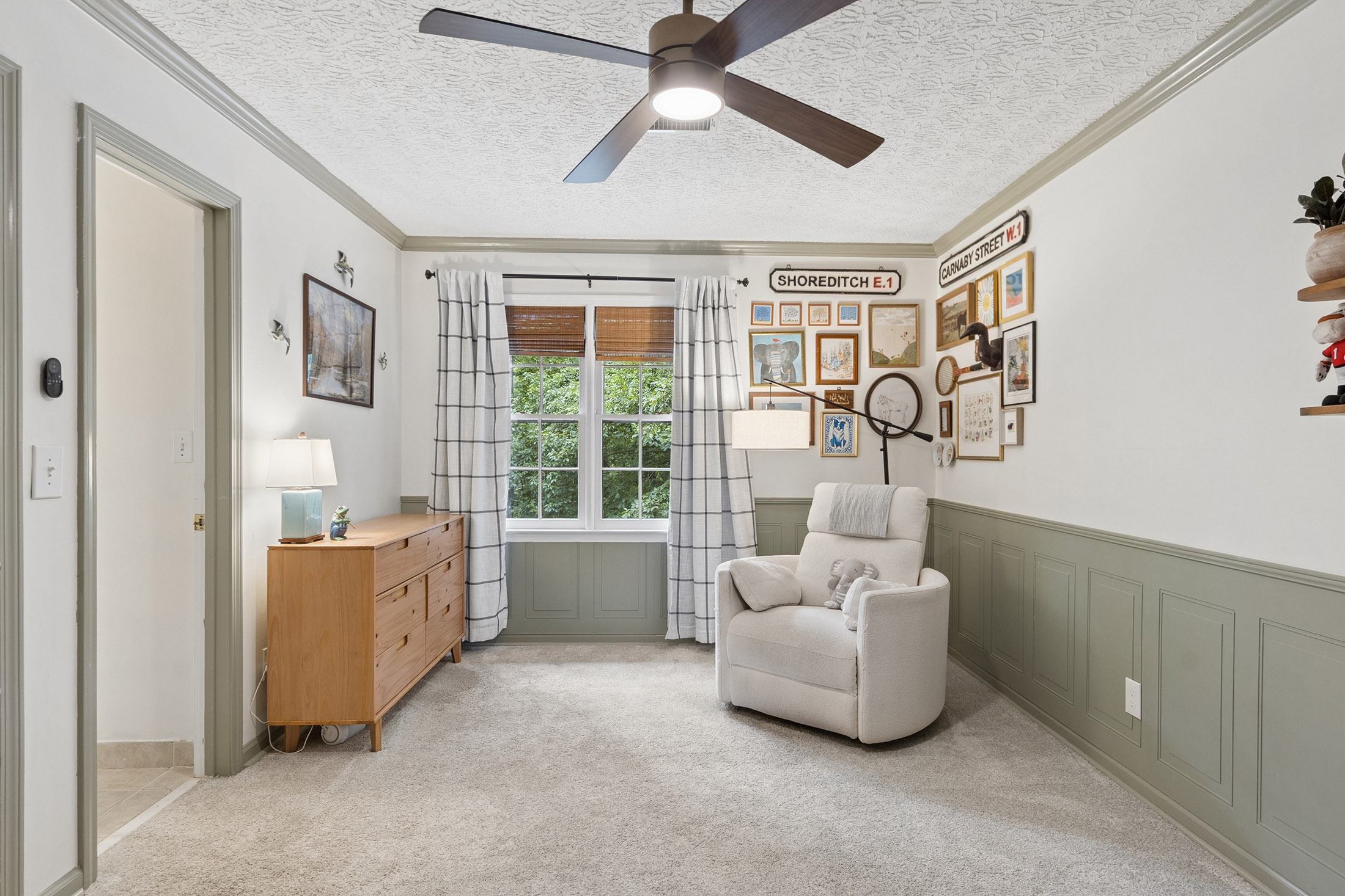  Charming Cape Cod Home Blends Comfort, Functionality and Location - 物件實景