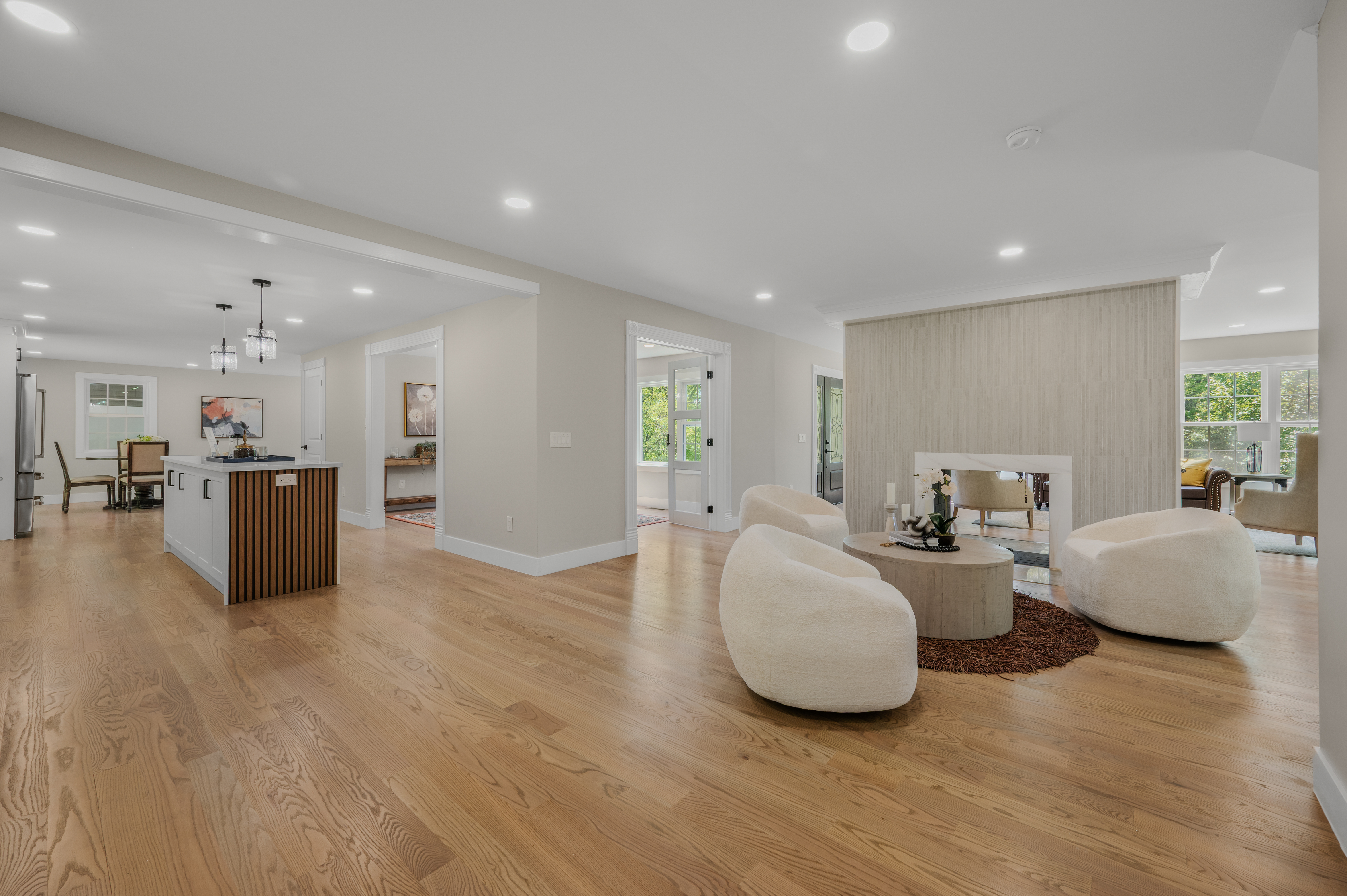  Beautiful and Spacious Colonial Home on 2.55 Acres - 物件實景