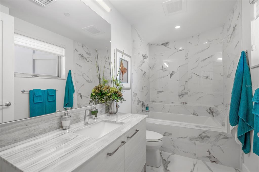 Sarasota, Florida, 34236, United States, 2 Bedrooms Bedrooms, ,3 BathroomsBathrooms,Residential,For Sale,2012128