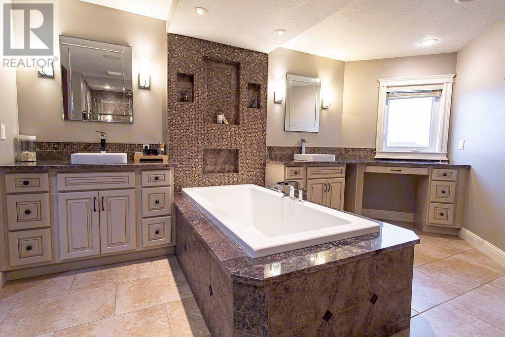 WAINWRIGHT, Alberta, T9W 0A6, CA, 4 Bedrooms Bedrooms, ,5 BathroomsBathrooms,Residential,For Sale,1838525