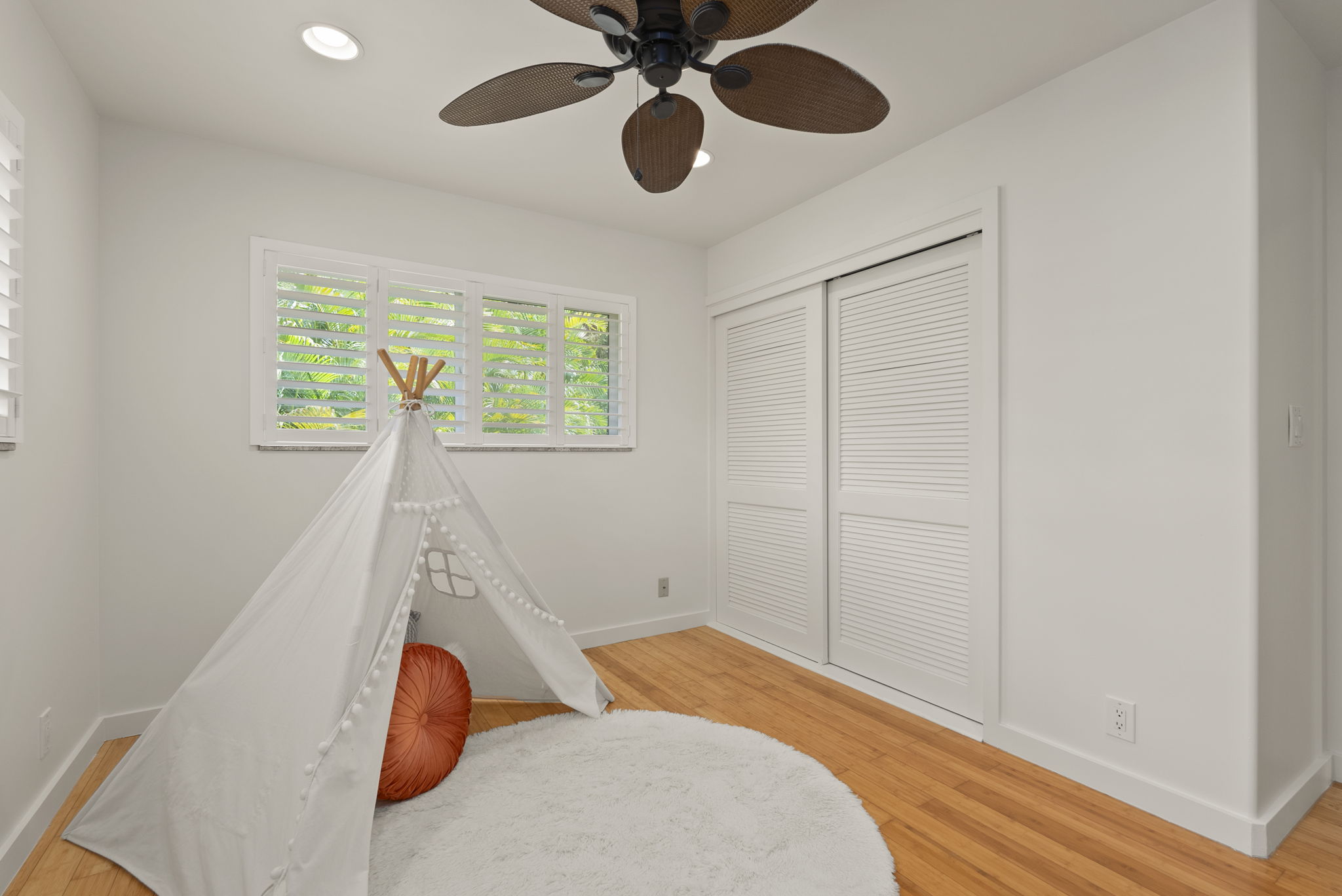 Kailua, Hawaii, 96734, United States, 6 Bedrooms Bedrooms, ,4 BathroomsBathrooms,Residential,For Sale,1981977