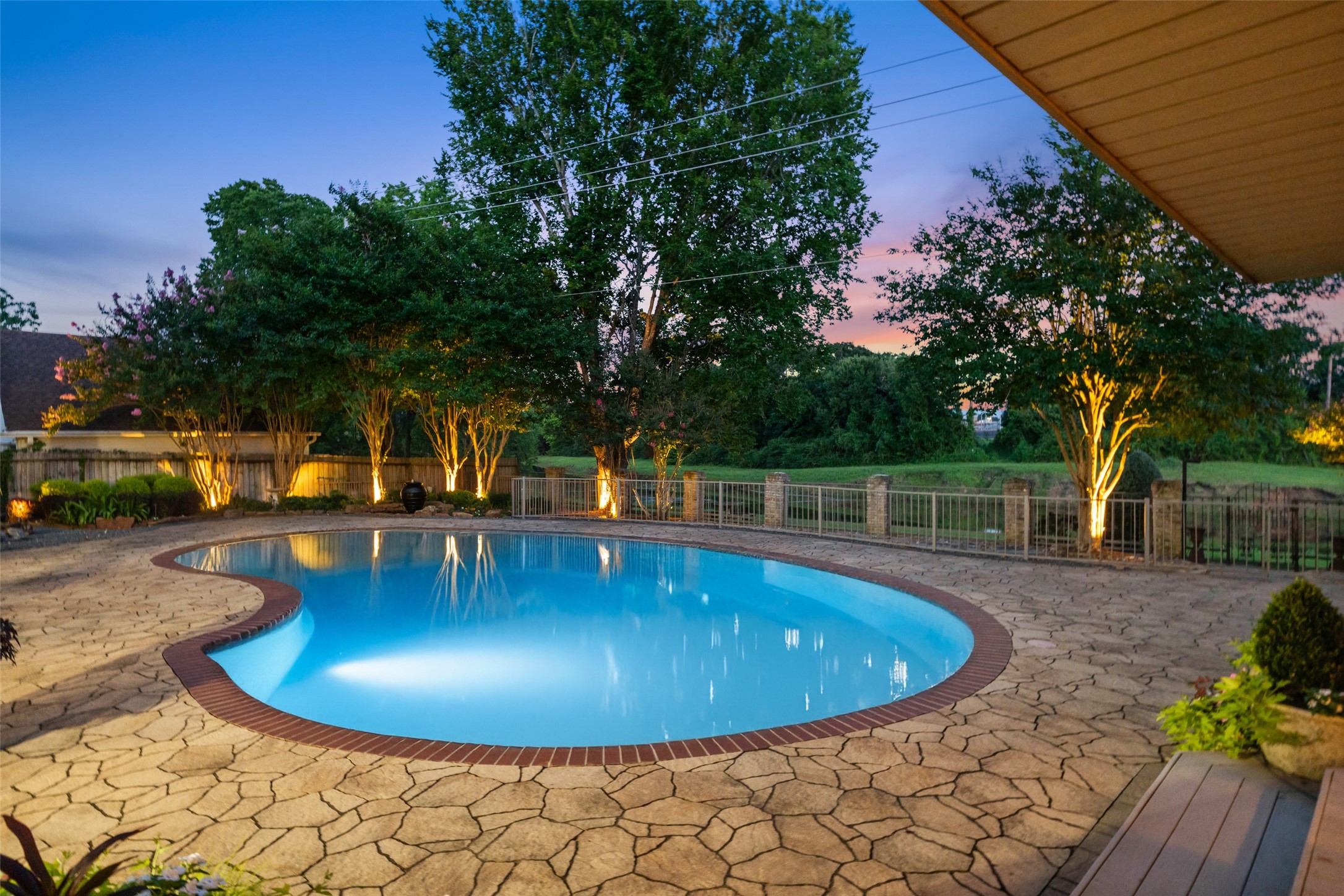  16310 Brook Forest Drive - 物件實景