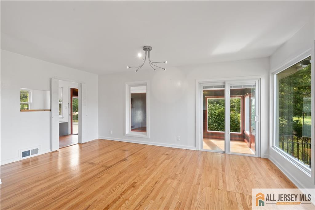 Piscataway, New Jersey, 08854, United States, 3 Bedrooms Bedrooms, ,2 BathroomsBathrooms,Residential,For Sale,1940160
