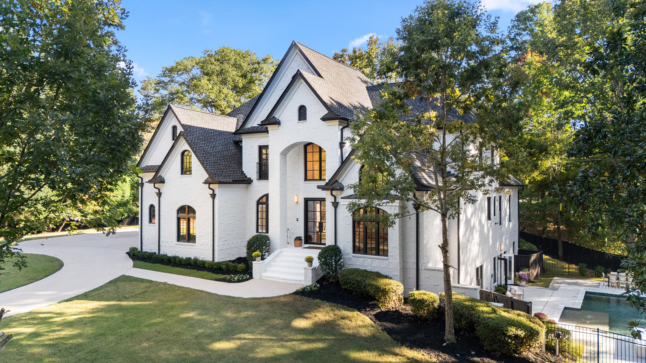  Exceptional Estate Combines Modern Luxury and Timeless Elegance - 物件實景