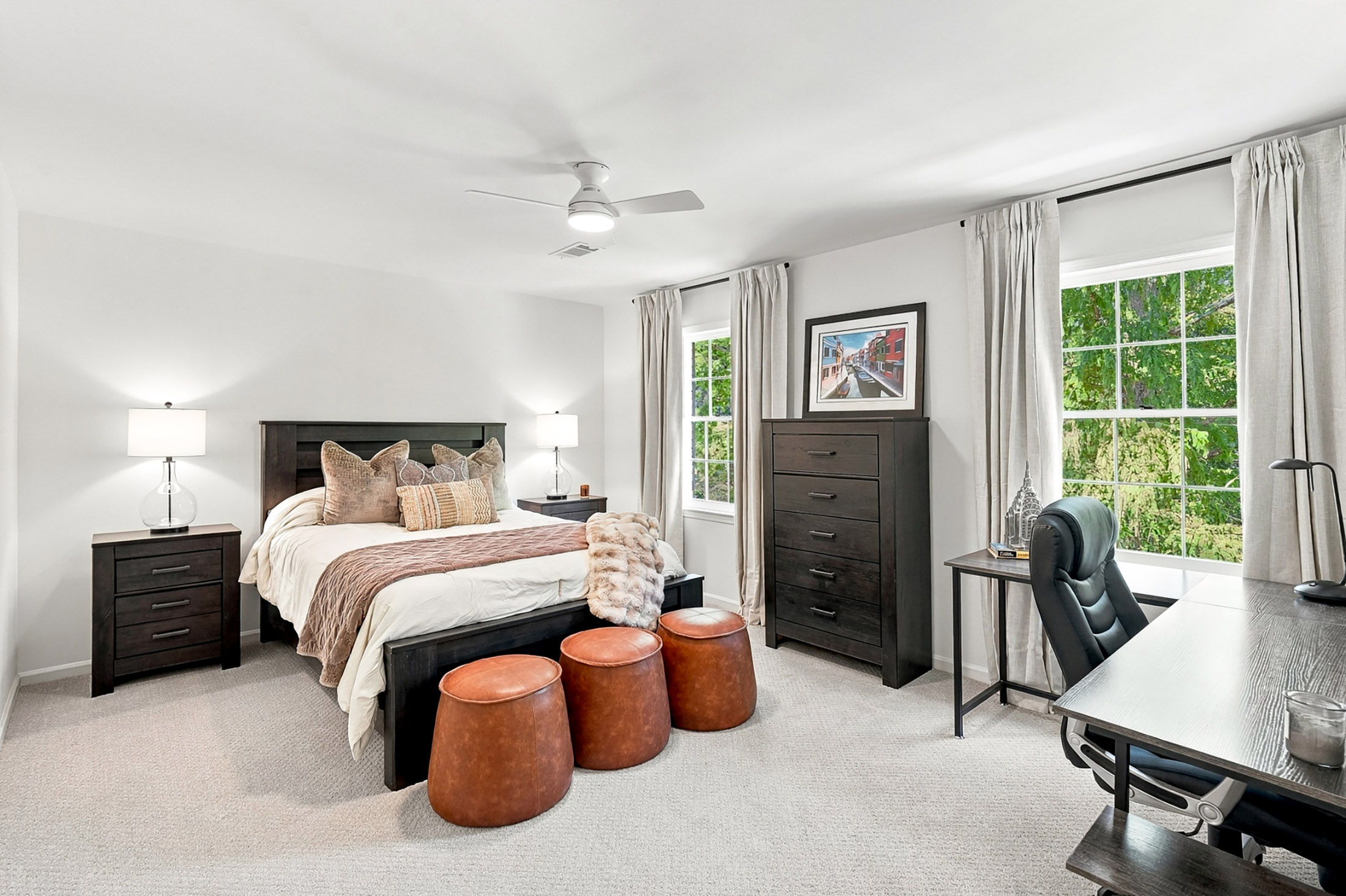  Classic Colonial Charm Meets Beautifully Updated Interiors - 物件實景