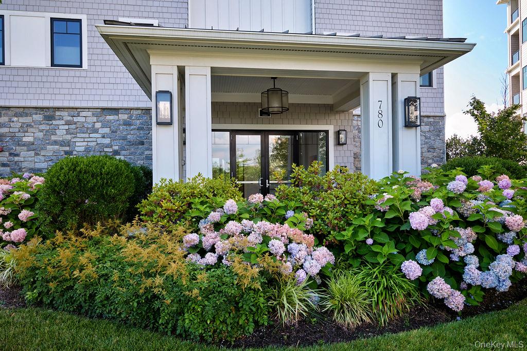 New Rochelle, New York, 10805, United States, 3 Bedrooms Bedrooms, ,4 BathroomsBathrooms,Residential,For Sale,1942227