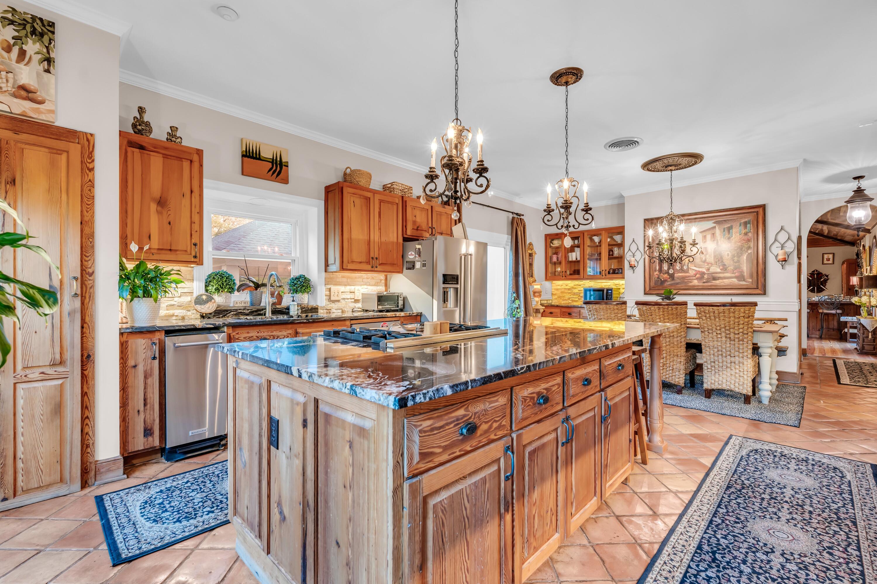 Columbus, Mississippi, 39705, United States, 4 Bedrooms Bedrooms, ,4 BathroomsBathrooms,Residential,For Sale,1976327