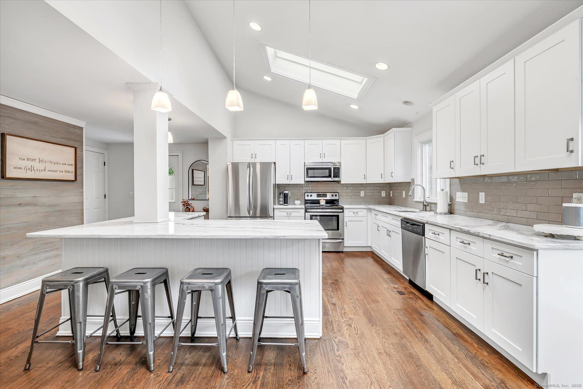 Stratford, Connecticut, 06614, United States, 3 Bedrooms Bedrooms, ,2 BathroomsBathrooms,Residential,For Sale,1978049