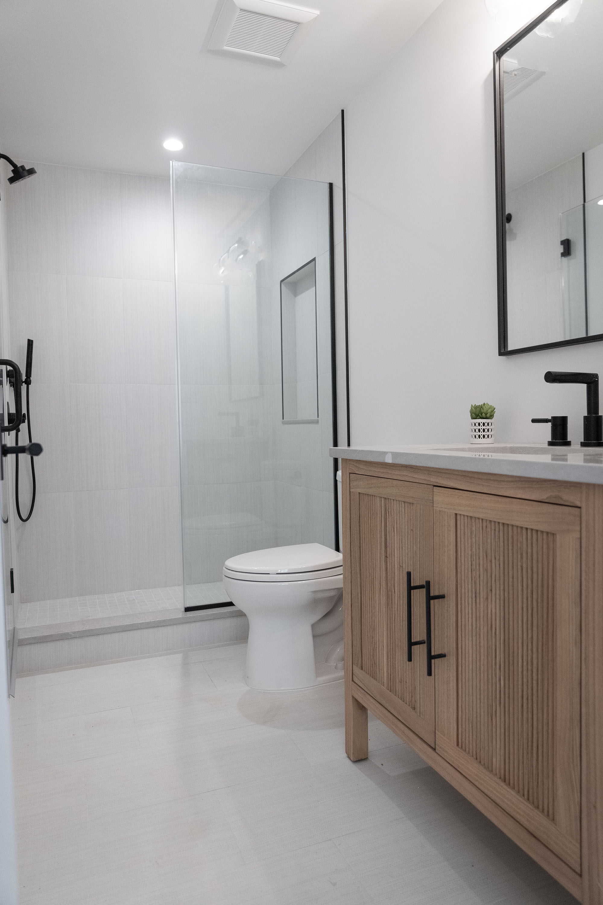 Southold, New York, 11971, United States, 4 Bedrooms Bedrooms, ,6 BathroomsBathrooms,Residential,For Sale,2005838