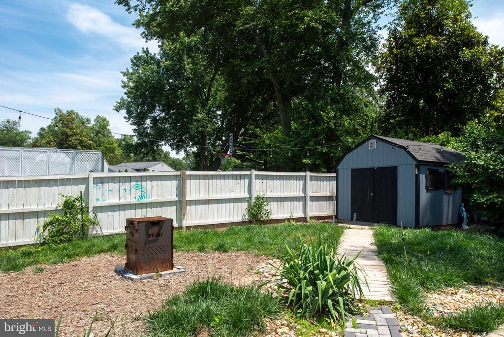 Alexandria, Virginia, 22308, United States, 4 Bedrooms Bedrooms, ,3 BathroomsBathrooms,Residential,For Sale,1921222