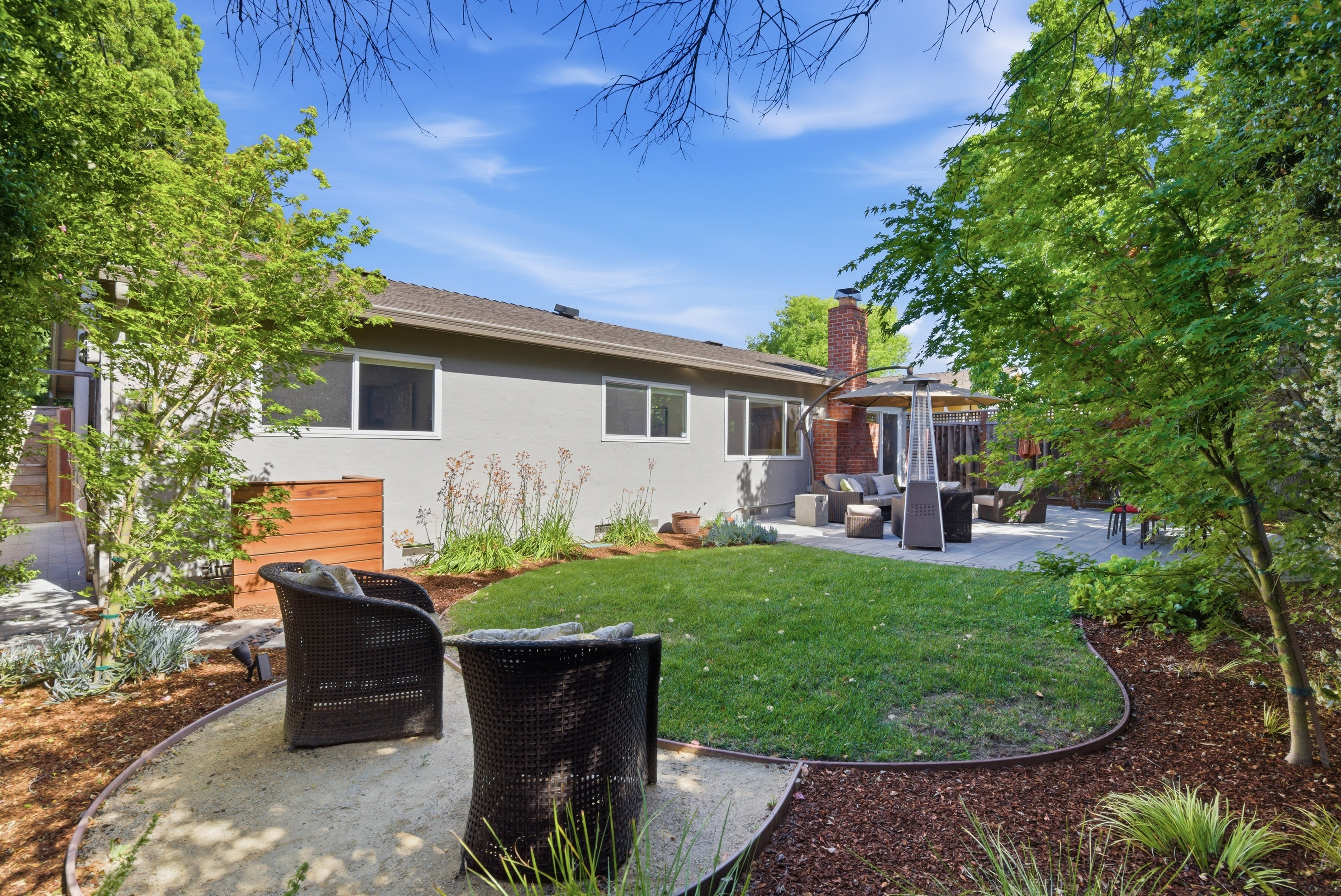  Private, Stylishly Updated Home in Prime Cambrian Location - 物件實景