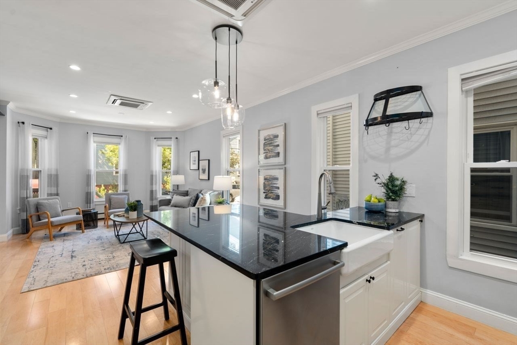 Cambridge, Massachusetts, 02139, United States, 5 Bedrooms Bedrooms, ,3 BathroomsBathrooms,Residential,For Sale,1939167