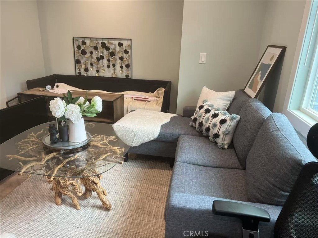 Los Angeles, California, 90016, United States, 5 Bedrooms Bedrooms, ,4 BathroomsBathrooms,Residential,For Sale,1791487