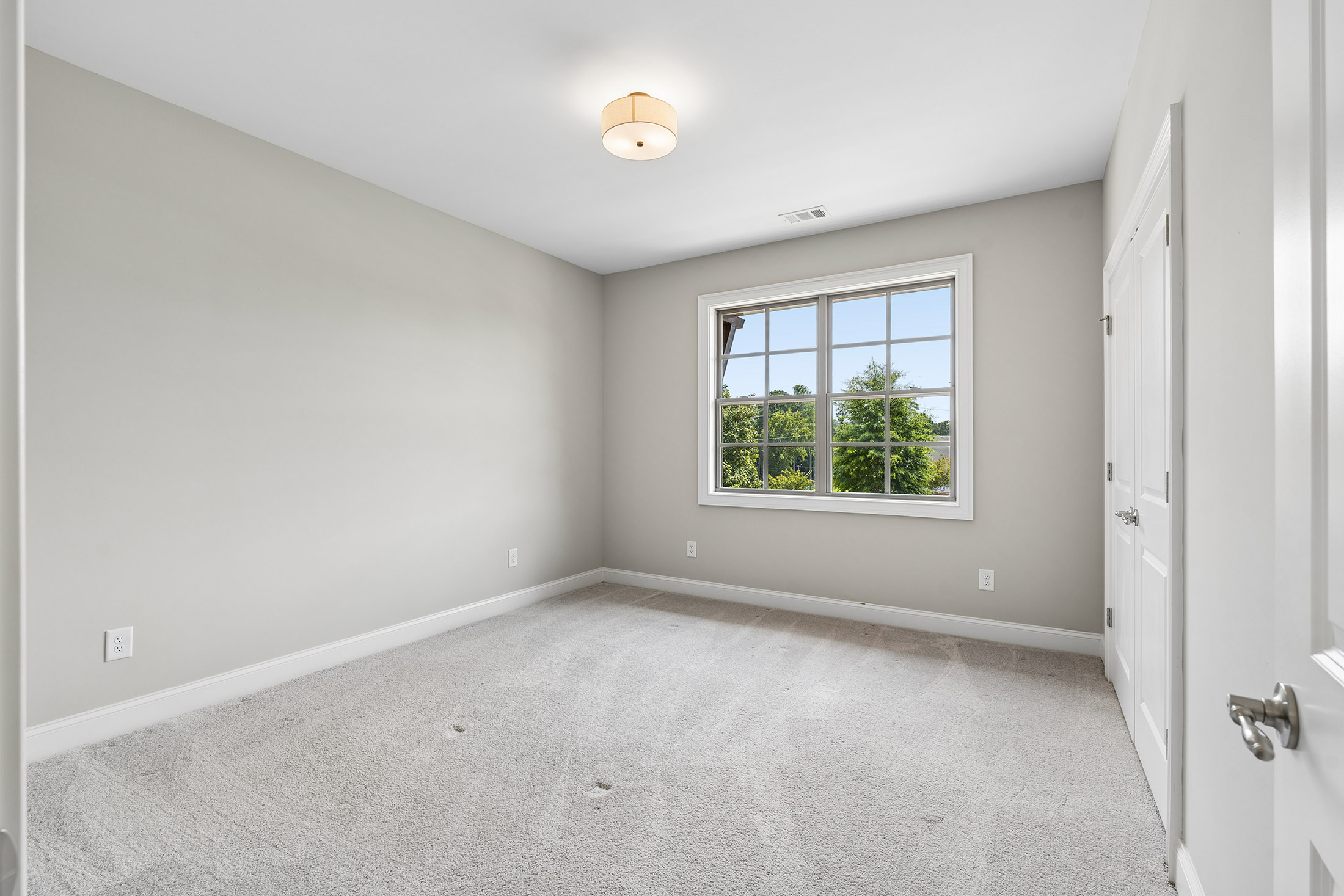  Upgraded Townhome Offers Low Maintenance Living - 物件實景