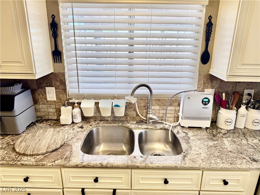 Las Vegas, Nevada, 89121, United States, 3 Bedrooms Bedrooms, ,2 BathroomsBathrooms,Residential,For Sale,1981360