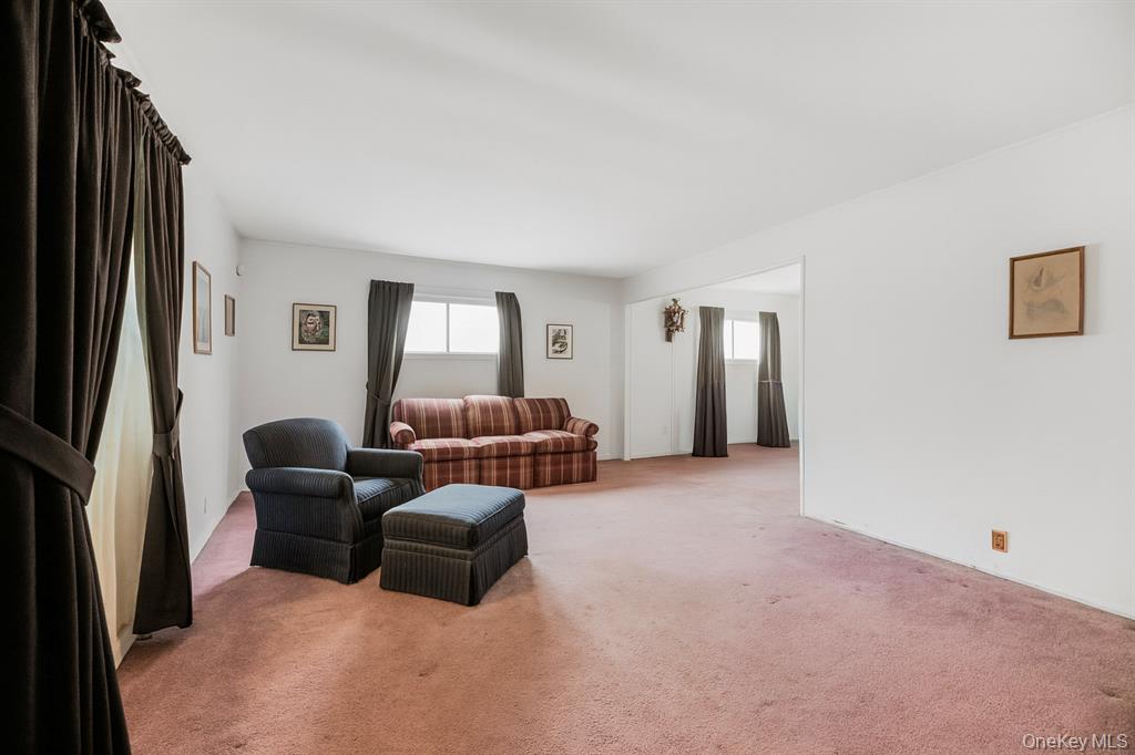 Yonkers, New York, 10710, United States, 3 Bedrooms Bedrooms, ,1 BathroomBathrooms,Residential,For Sale,1976083