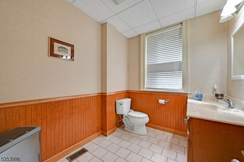 Montclair Twp., New Jersey, 07042, United States, ,Residential,For Sale,1989537