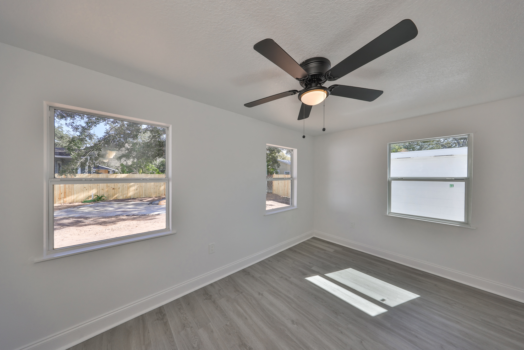 Tampa, Florida, 33603, United States, 5 Bedrooms Bedrooms, ,4 BathroomsBathrooms,Residential,For Sale,1980148