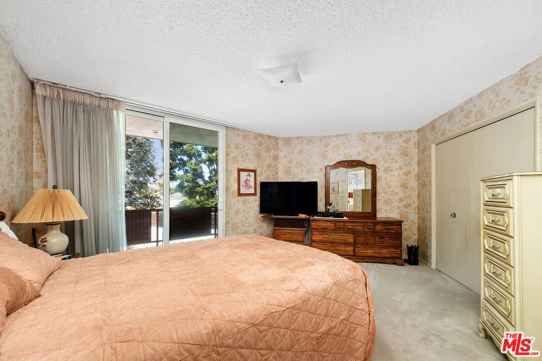 Los Angeles, California, 90056, United States, 5 Bedrooms Bedrooms, ,5 BathroomsBathrooms,Residential,For Sale,1918507