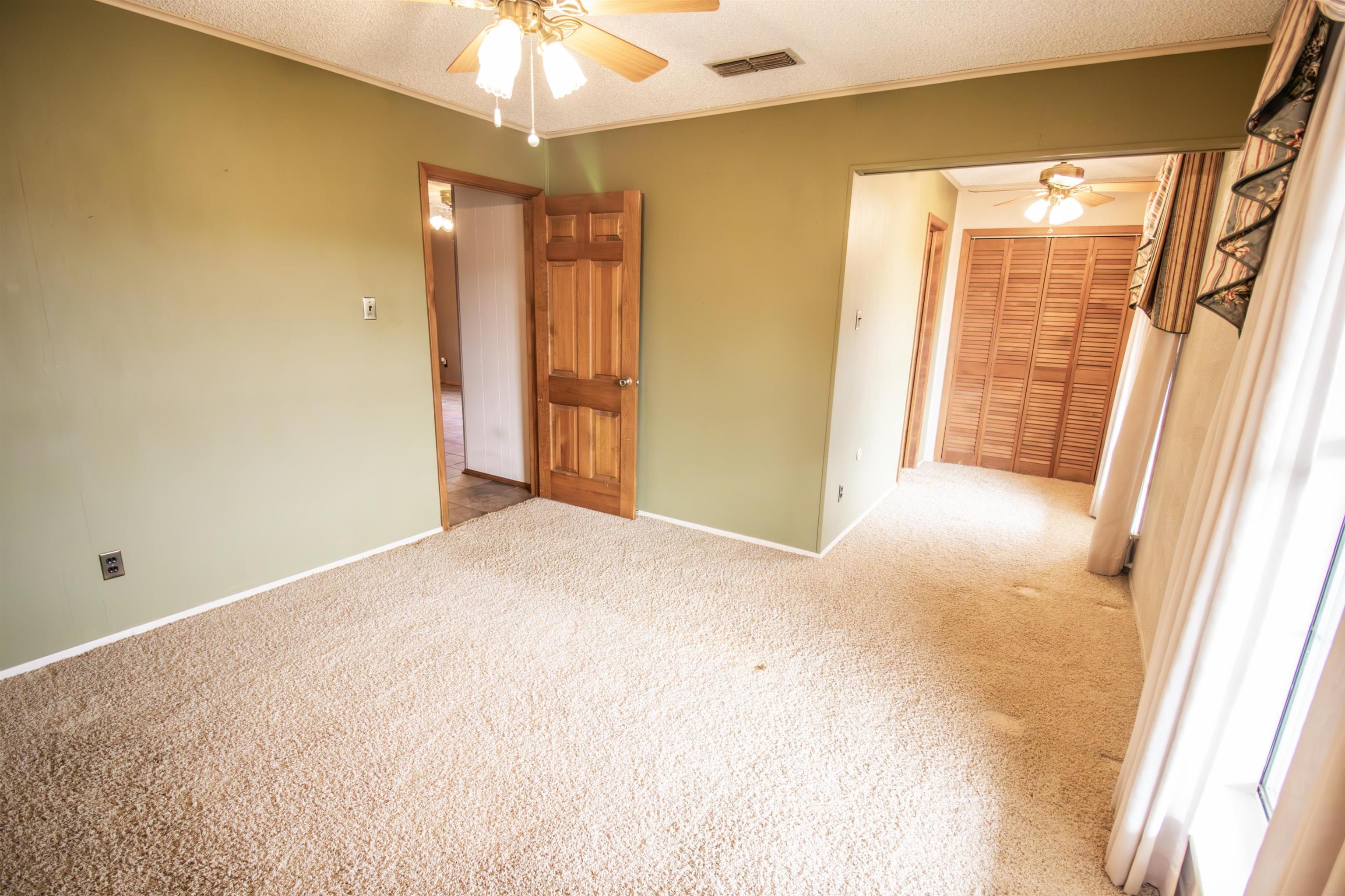 Marshall, Texas, 75670, United States, 5 Bedrooms Bedrooms, ,4 BathroomsBathrooms,Residential,For Sale,1996423