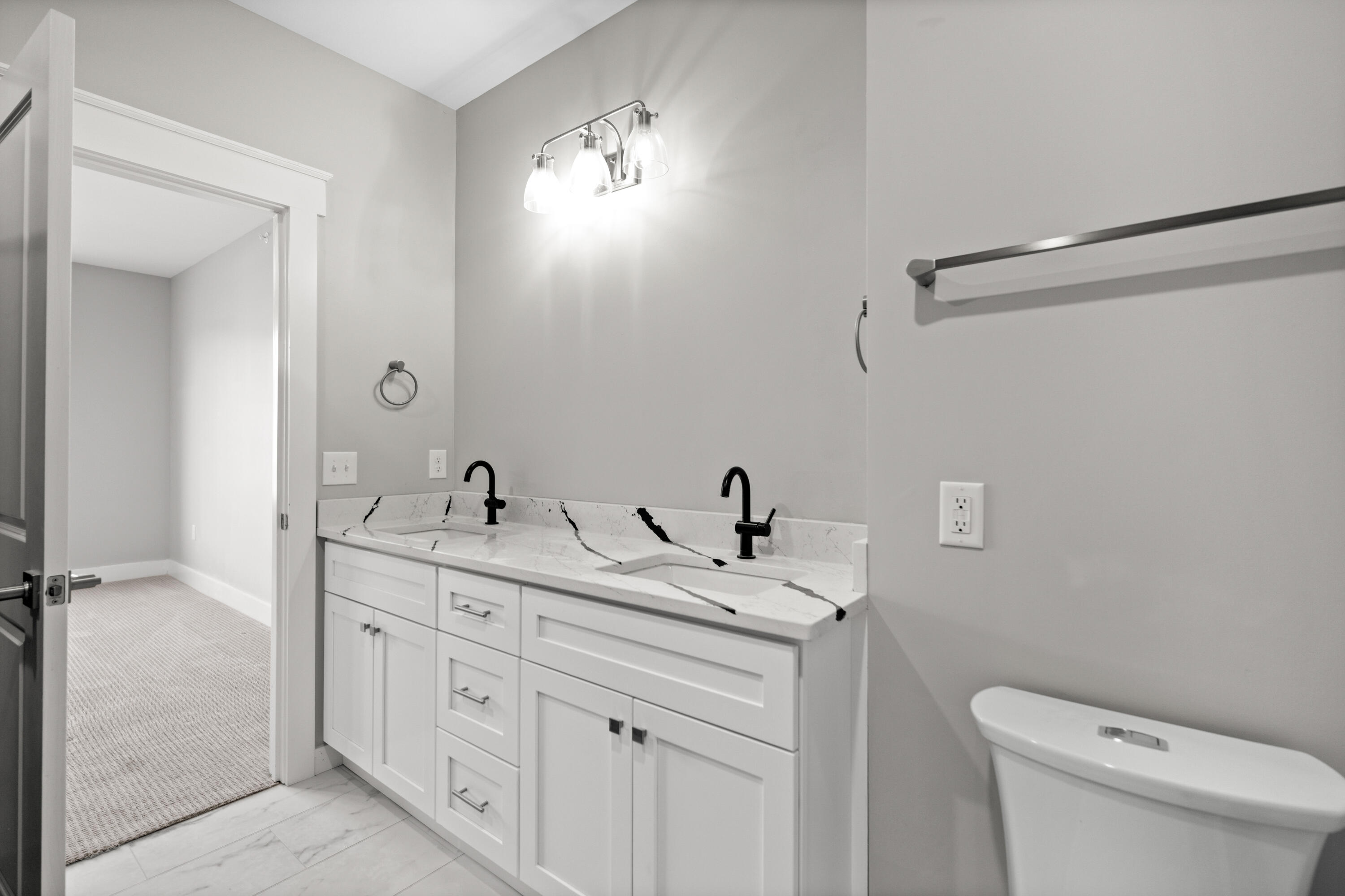 Dayton, Kentucky, 41074, United States, 2 Bedrooms Bedrooms, ,3 BathroomsBathrooms,Residential,For Sale,1995774