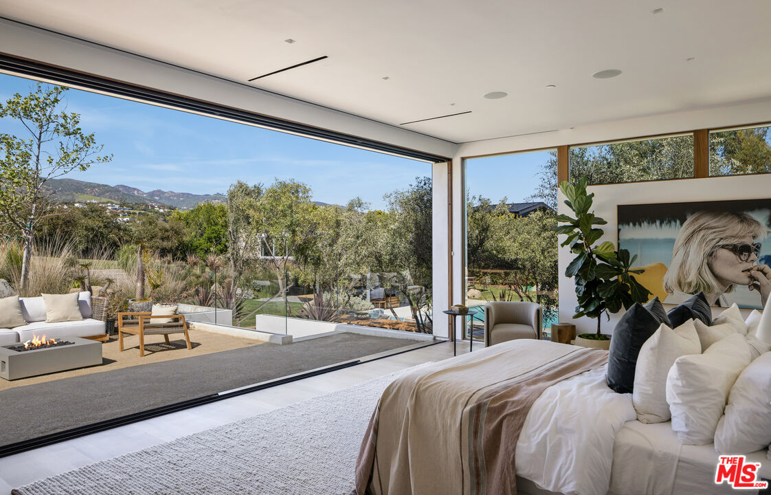 Malibu, California, 90265, United States, 5 Bedrooms Bedrooms, ,8 BathroomsBathrooms,Residential,For Sale,1925394
