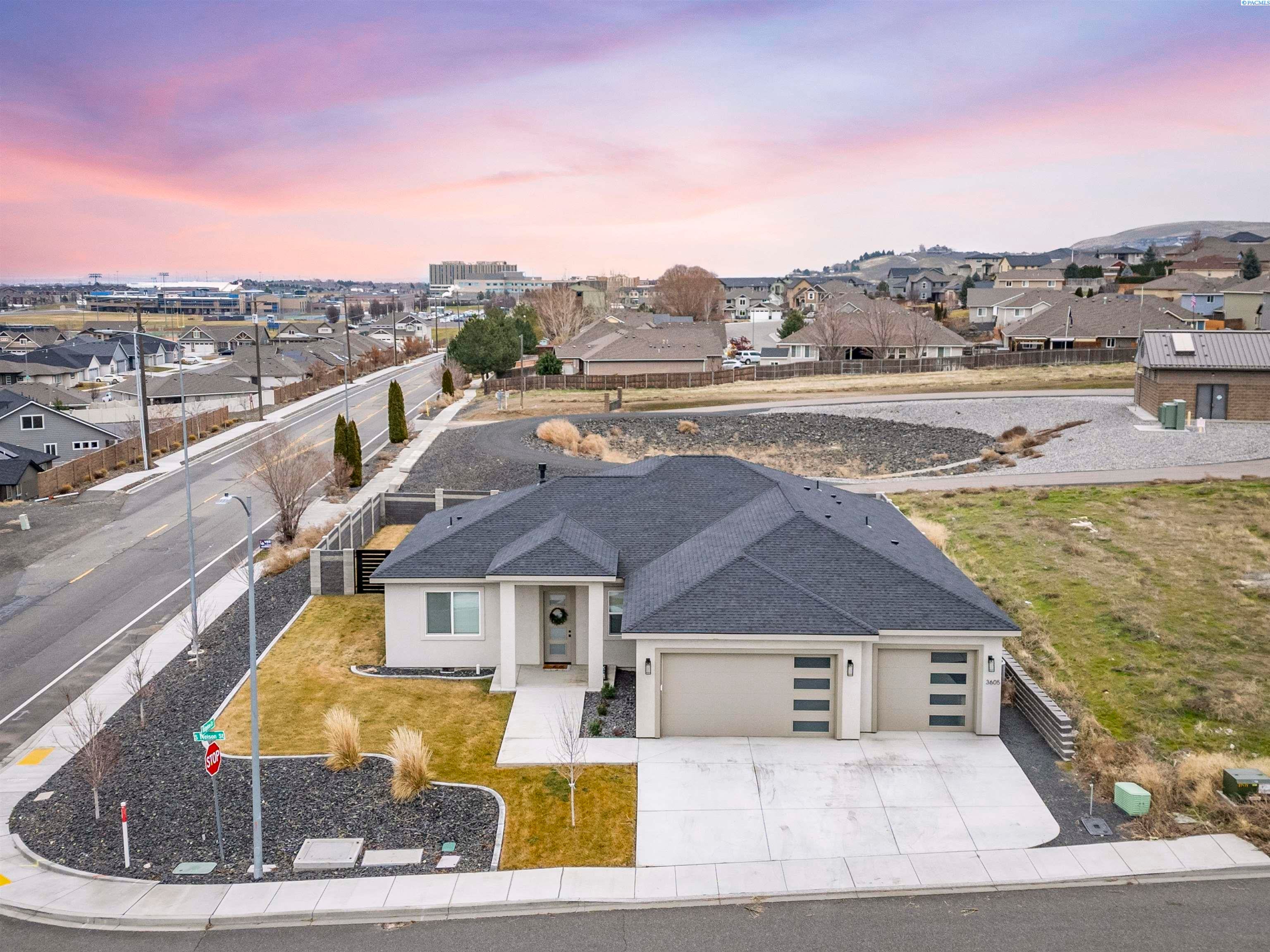 Kennewick, Washington, 99338, United States, 4 Bedrooms Bedrooms, ,3 BathroomsBathrooms,Residential,For Sale,2010743